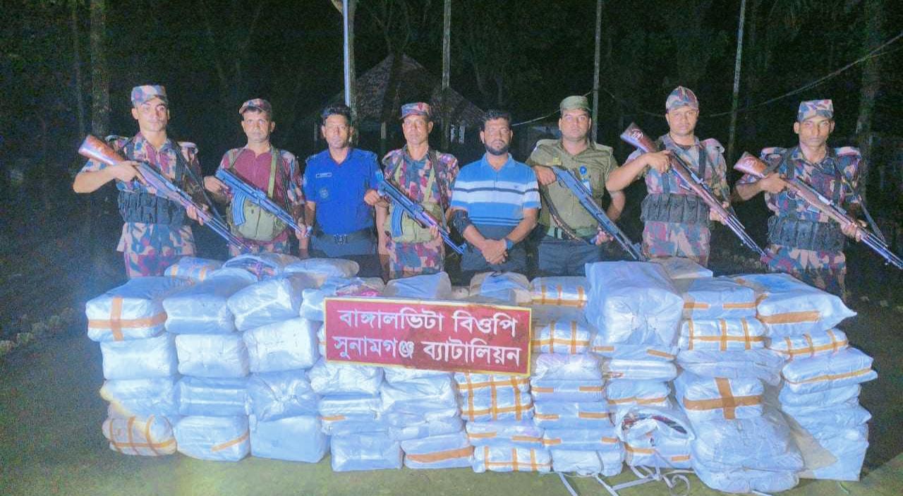 মধ্যনগর সীমান্তে ভারতীয় কোটি টাকার কাপড় জব্দ