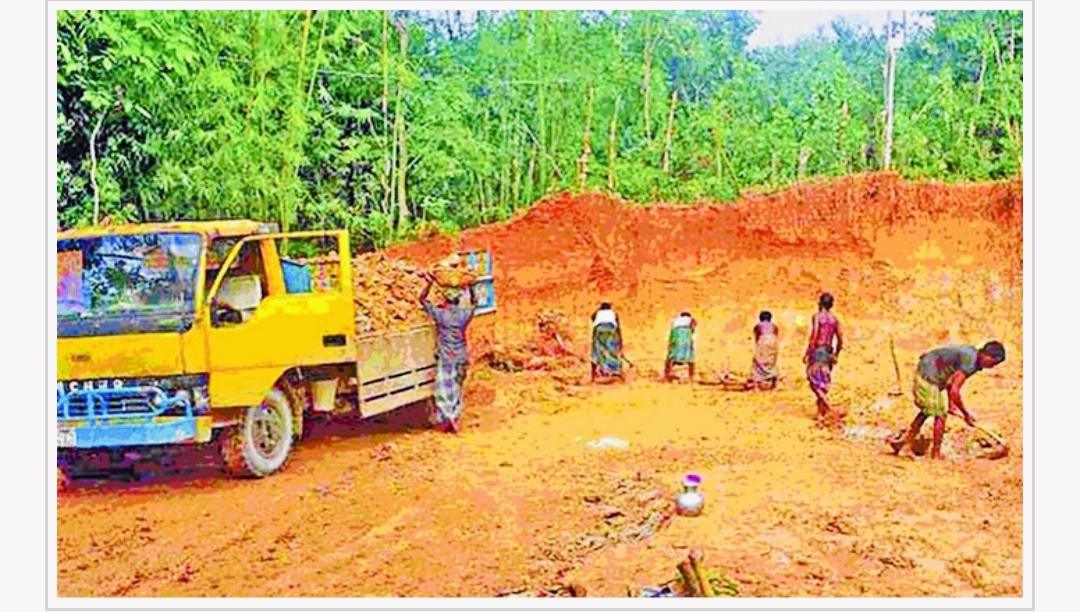 সিলেট সদরে টিলা কাটার অপরাধে চা বাগানের ম্যানেজারসহ ১১ জনের বিরুদ্ধে মামলা