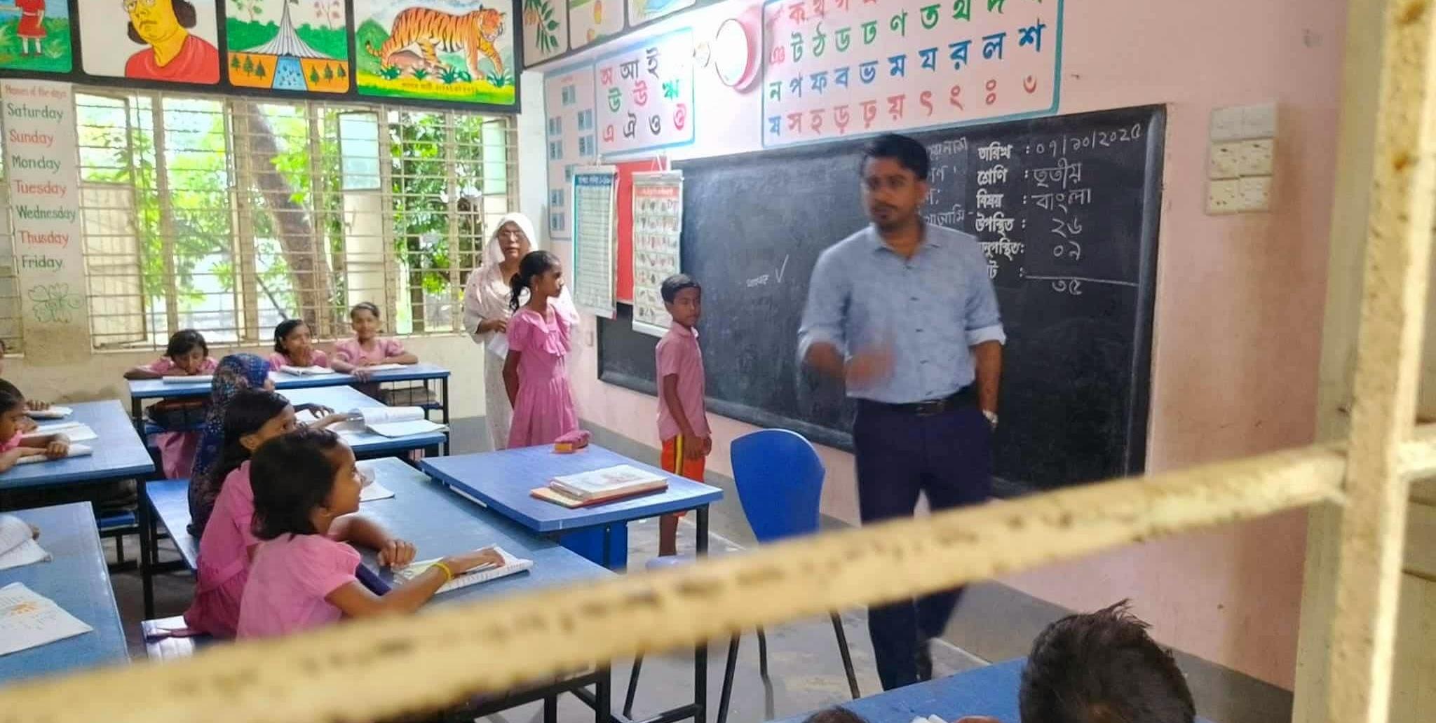 লাখাইয়ে প্রাথমিক শিক্ষার মান উন্নয়নের লক্ষ্যে মৃণালিনী সরকারী প্রাথমিক বিদ্যালয় পরিদর্শন করেন ইউএনও অনুপমদাশ