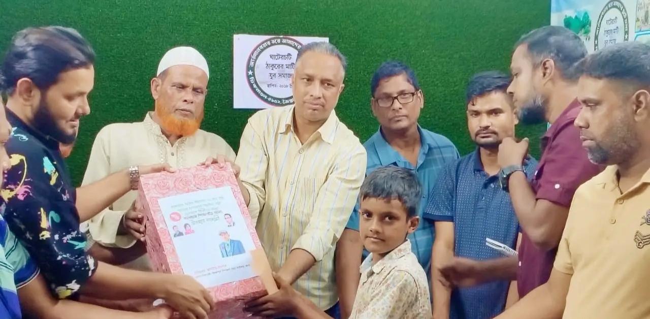 জৈন্তাপুরে মাস্টার রওশনের উদ্যোগে শিক্ষার্থীদের মাঝে শিক্ষা উপকরণ ও নগদ অর্থ বিতরণ
