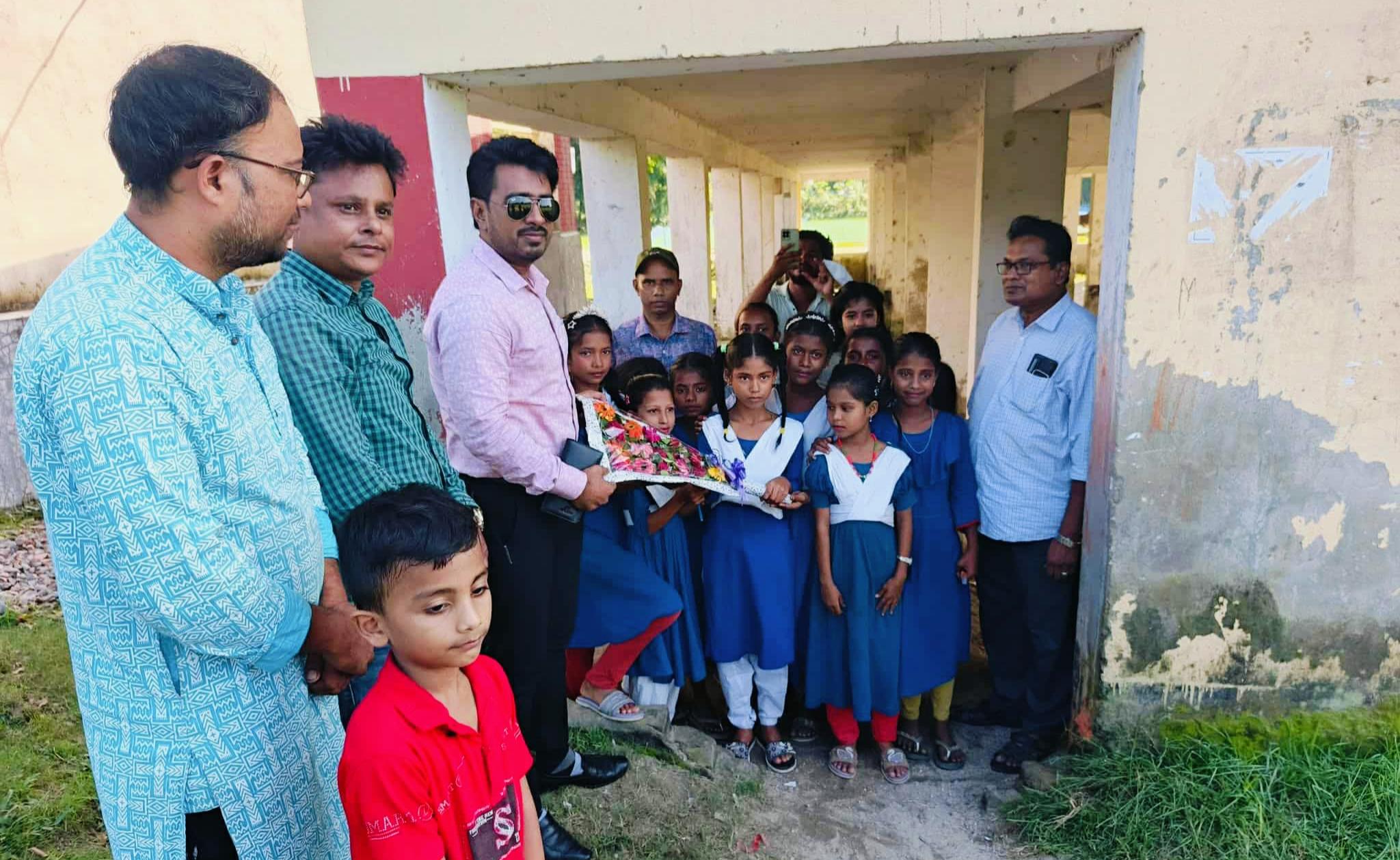 গুনিপুর সরকারী প্রাথমিক বিদ্যালয়ের নতুন ভবনের নির্মাণ কাজের অগ্রগতি পরিদর্শন করেন ইউএনও