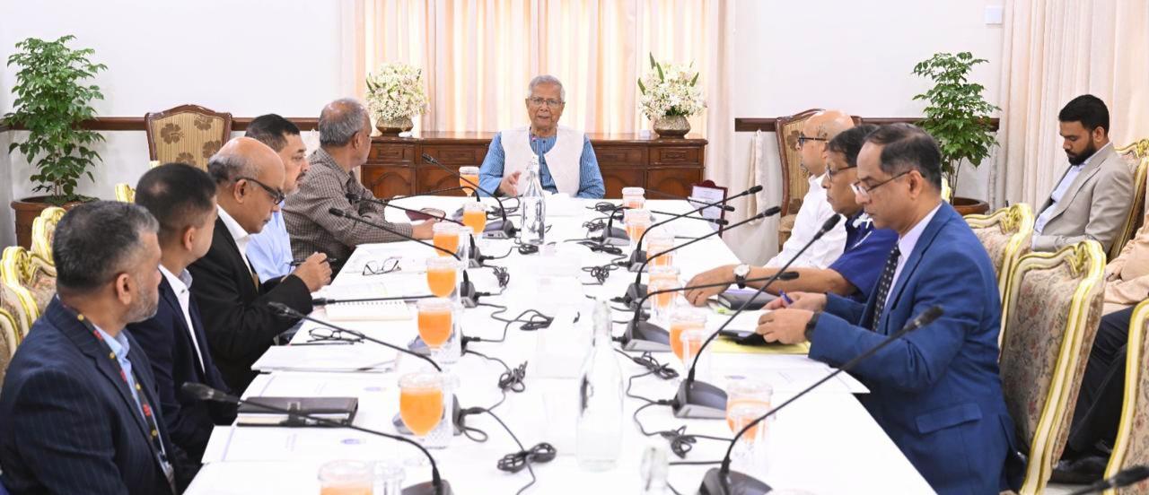 নির্বাচনে স্বচ্ছতা নিশ্চিতে দ্রুত বডি-অন-ক্যামেরা ক্রয়ের নির্দেশ প্রধান উপদেষ্টার