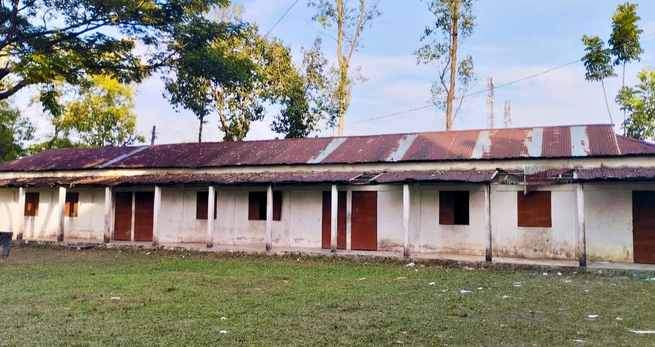 সাহেবের বাজার হাইস্কুল এন্ড কলেজের টিন, কাঠ উন্মুক্ত নিলামে অংশগ্রহণের জন্য বিজ্ঞপ্তি
