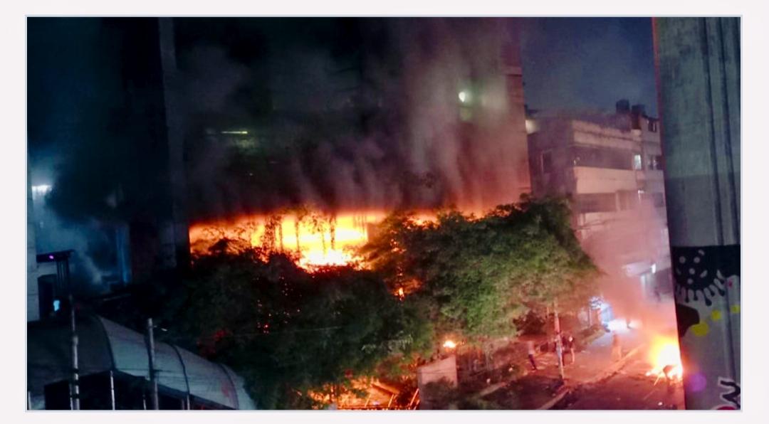দৈনিক প্রথম আলো-ডেইলি স্টার ভবনে হামলা-ভাঙচুর