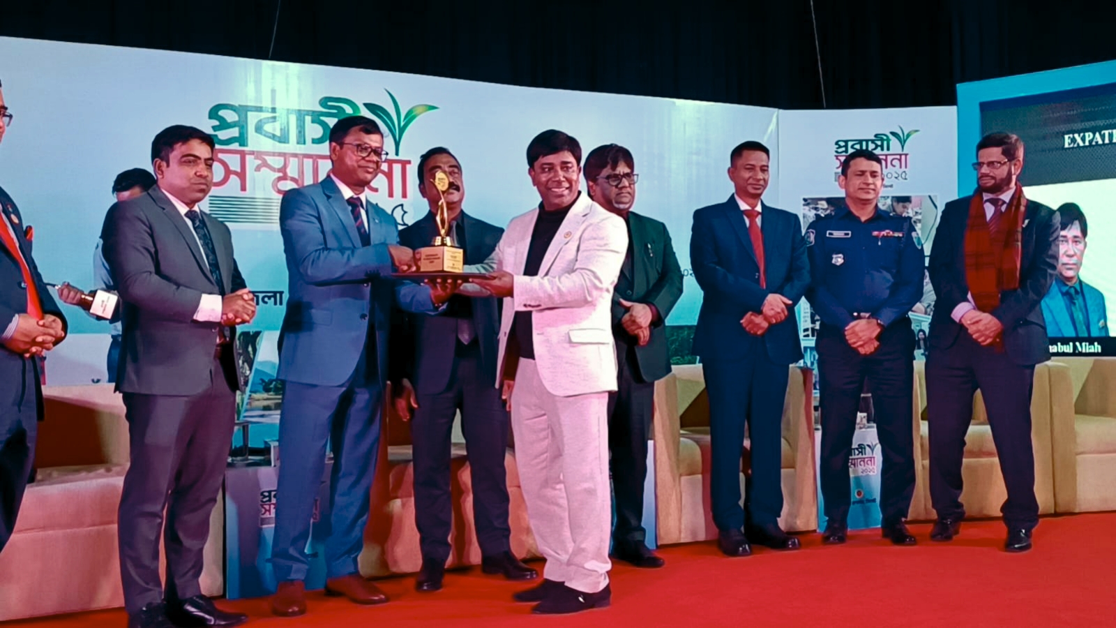 সিলেটে ৬ ক্যাটাগরিতে ১০৩ জন প্রবাসীকে সম্মাননা