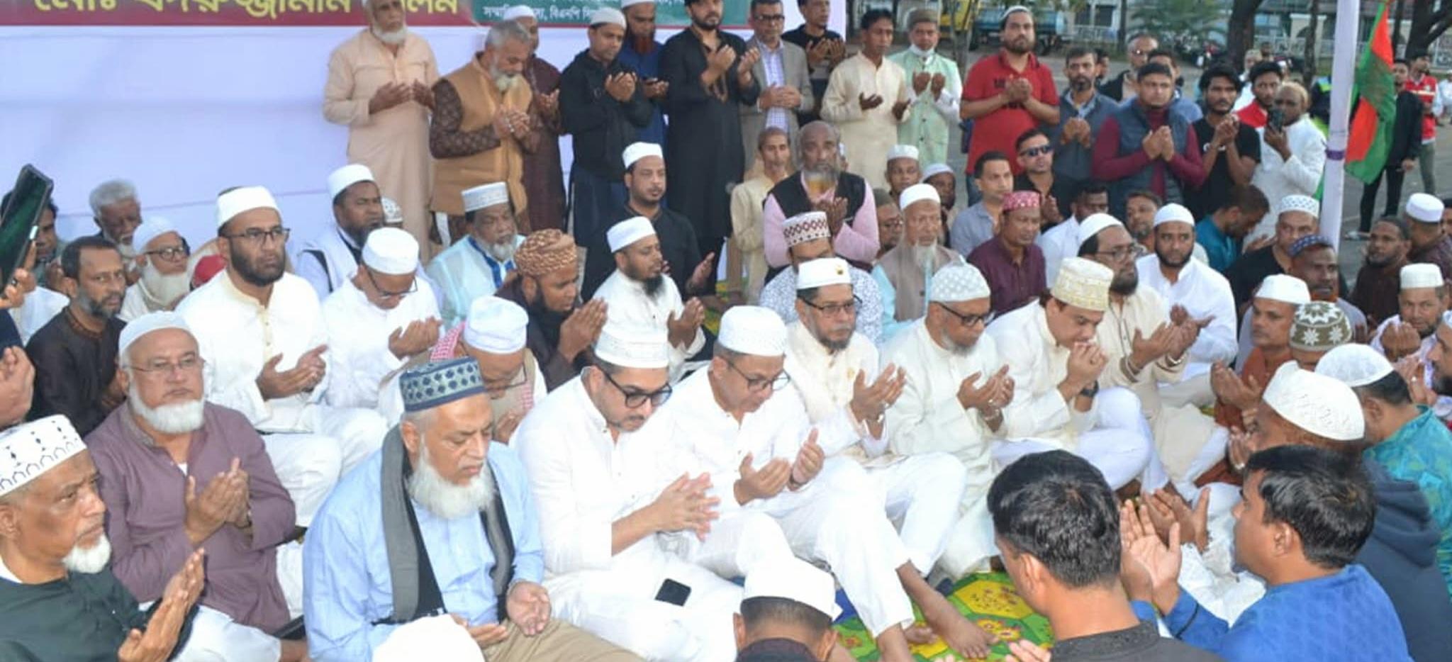 বেগম জিয়ার রোগ মুক্তি কামনায় বদরুজ্জামান সেলিমের ঈদগাহ ময়দানে বিশাল দোয়া