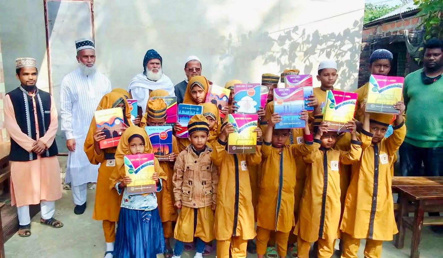 শান্তিগঞ্জে ইকরা আইডিয়াল মাদ্রাসা’র বই উৎসব