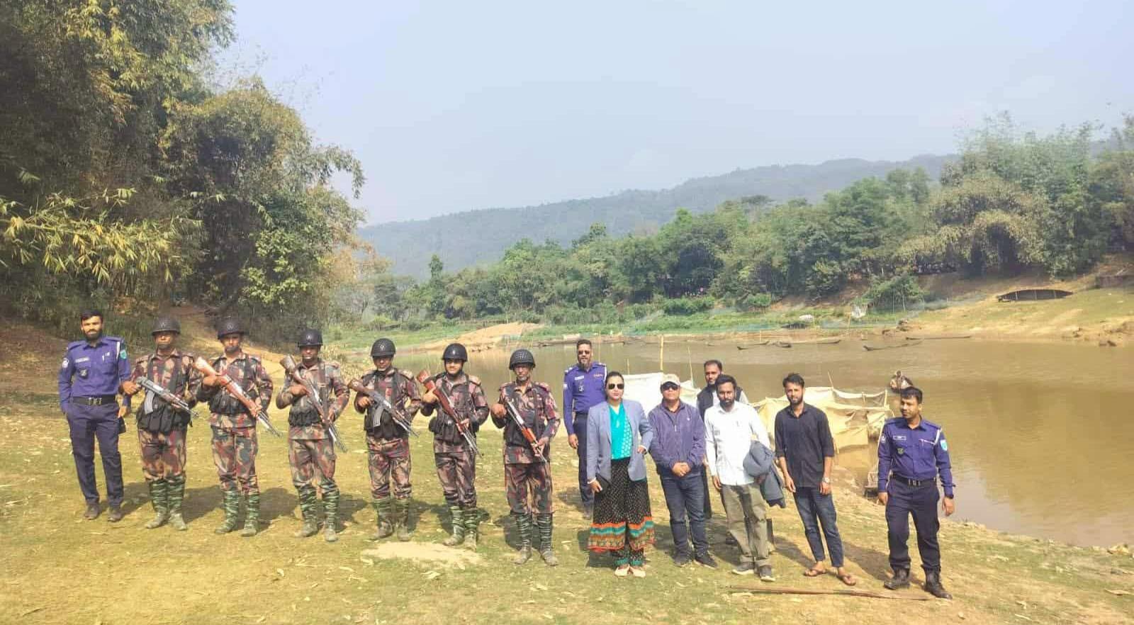 জৈন্তাপুরে অবৈধ বালু উত্তোলন ও পরিবহনের বিরুদ্ধে দুই দফা অভিযান, তিনজনের কারাদণ্ড ও ১৫টি নৌকা ধ্বংস