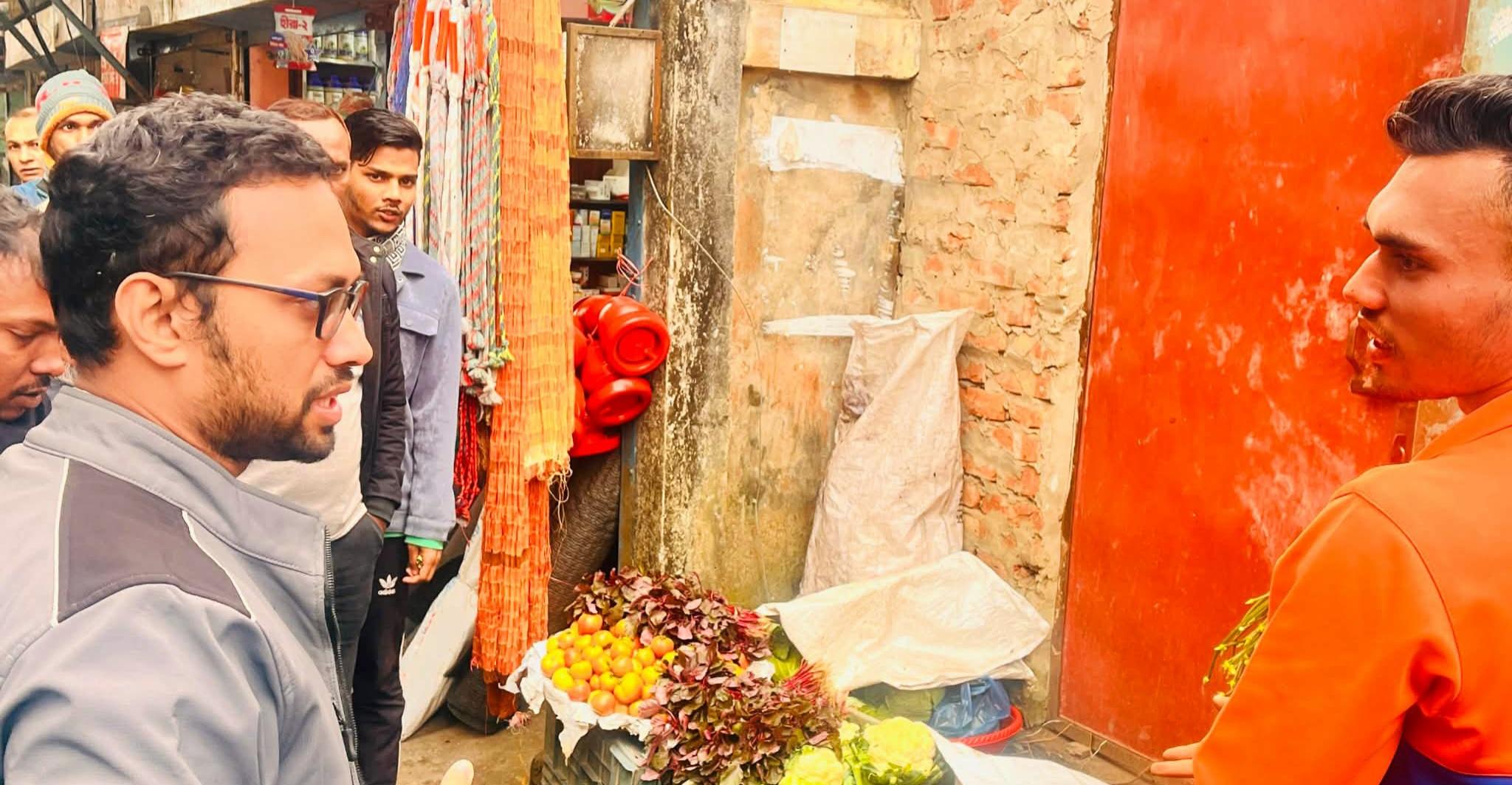 নবীগঞ্জ শহরে রাস্তায় মালামাল রাখায় ৫ ব্যবসায়ীকে জরিমানা