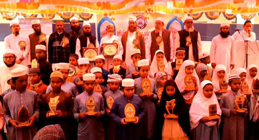 মেধা, শৃঙ্খলা ও মানবিকতায় আলোকিত জামেয়া রেদওয়ানিয়া দাখিল মাদরাসার কৃতি শিক্ষার্থীদের সংবর্ধনা ও অভিভাবক সমাবেশ