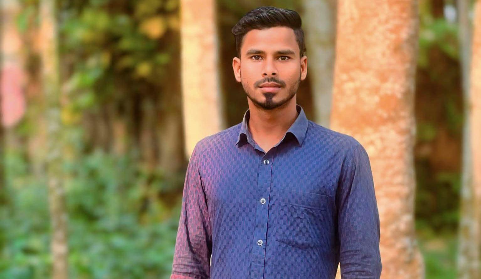 ভোটকক্ষে মোবাইল ব্যবহার, ব্যালটের ছবি তুলে ধরা খেল যুবক