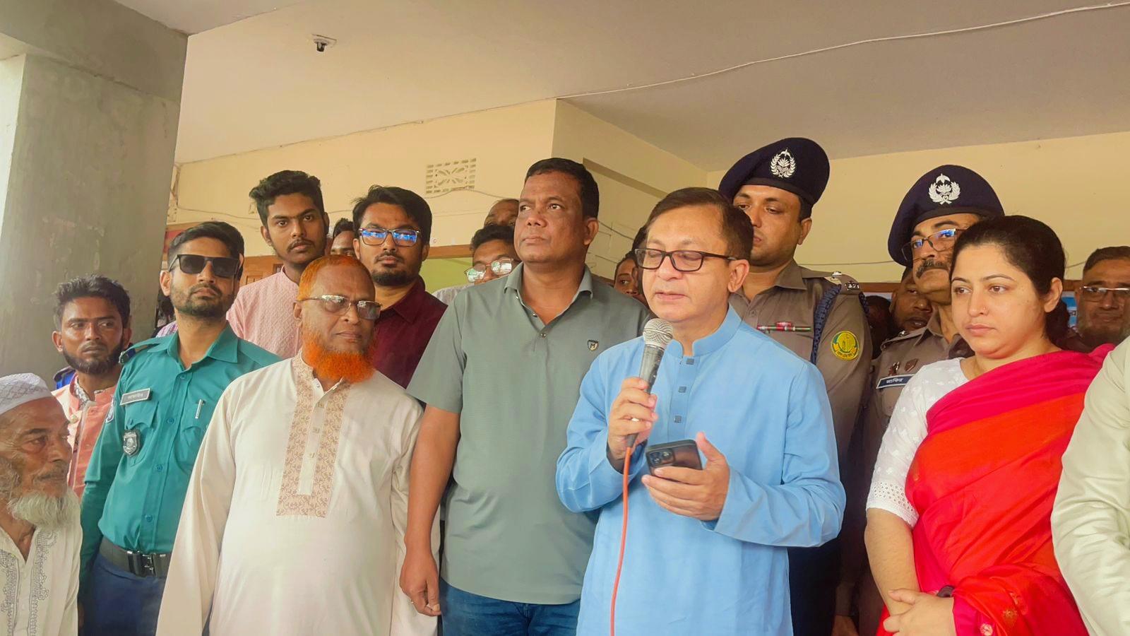 খাদিমনগর ইউনিয়নে ভিজিএফ চাল বিতরণের উদ্বোধন করলেন বাণিজ্যমন্ত্রী