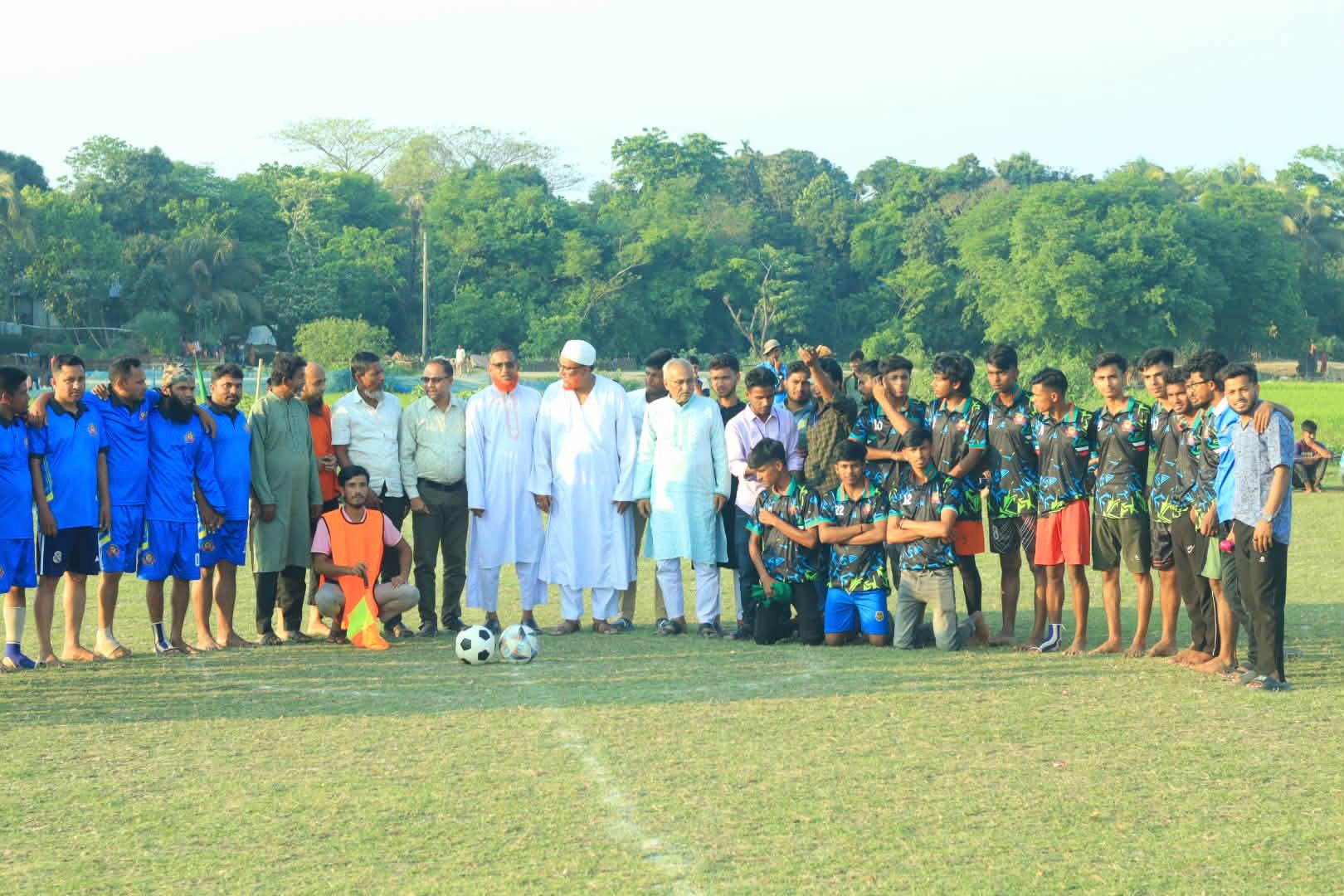চামরদানি উচ্চ বিদ্যালয়ের প্রাক্তন শিক্ষার্থীদের ফুটবল ফাইনাল খেলা ২০২৬ অনুষ্ঠিত হয়েছে