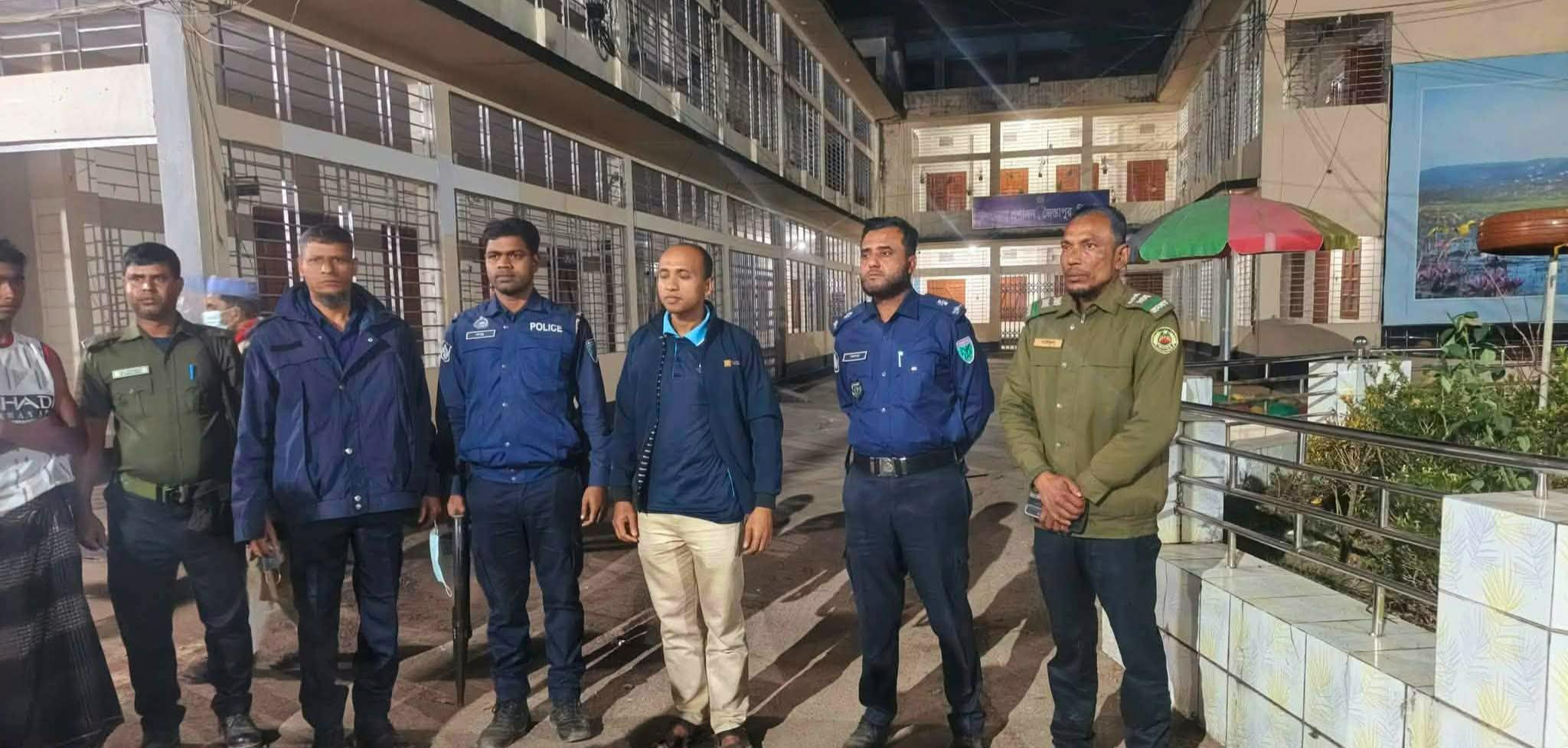 জৈন্তাপুরে প্রশাসনের পৃথক অভিযানে বালুবাহী ৪ ট্রাক জব্দ