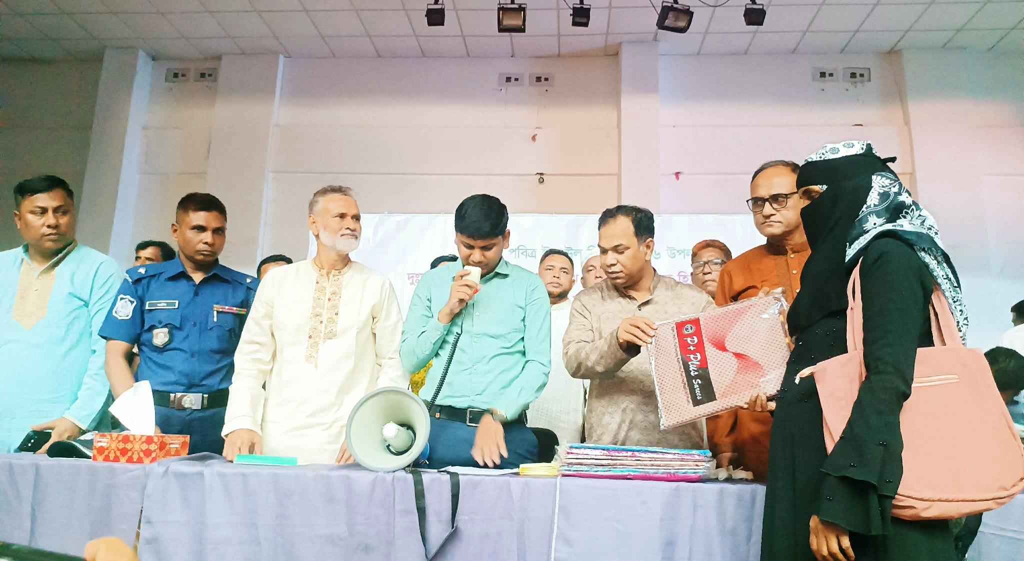 শান্তিগঞ্জে প্রধানমন্ত্রীর ত্রাণ তহবিলের সহায়তা বিতরণ