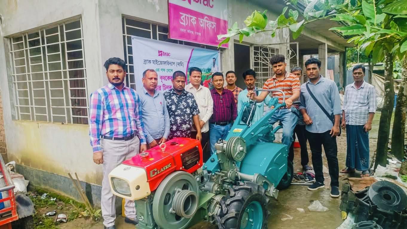 শান্তিগঞ্জে ব্র্যাকের পক্ষ থেকে প্রান্তিক কৃষকের মাঝে পাওয়ার টিলার বিতরণ