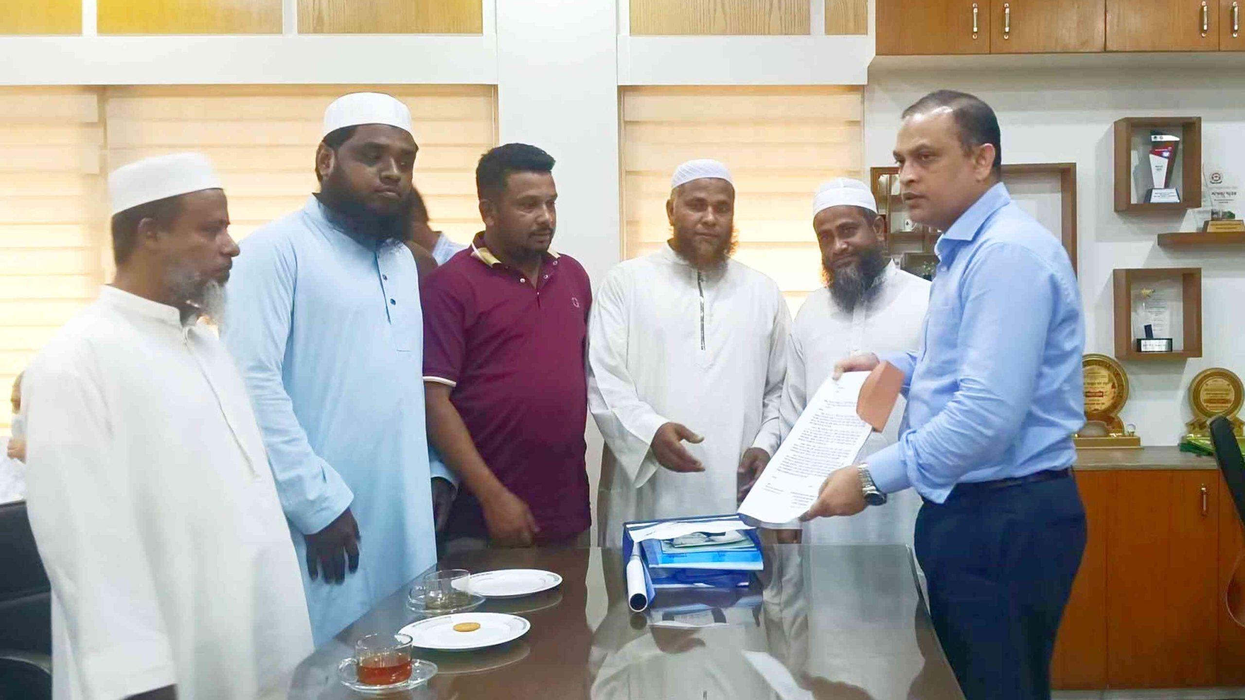ভাইরাল ভিডিওর পর নতুন অভিযোগ, নিজপাট চেয়ারম্যানের বিরুদ্ধে ডিসির কাছে লিখিত আবেদন