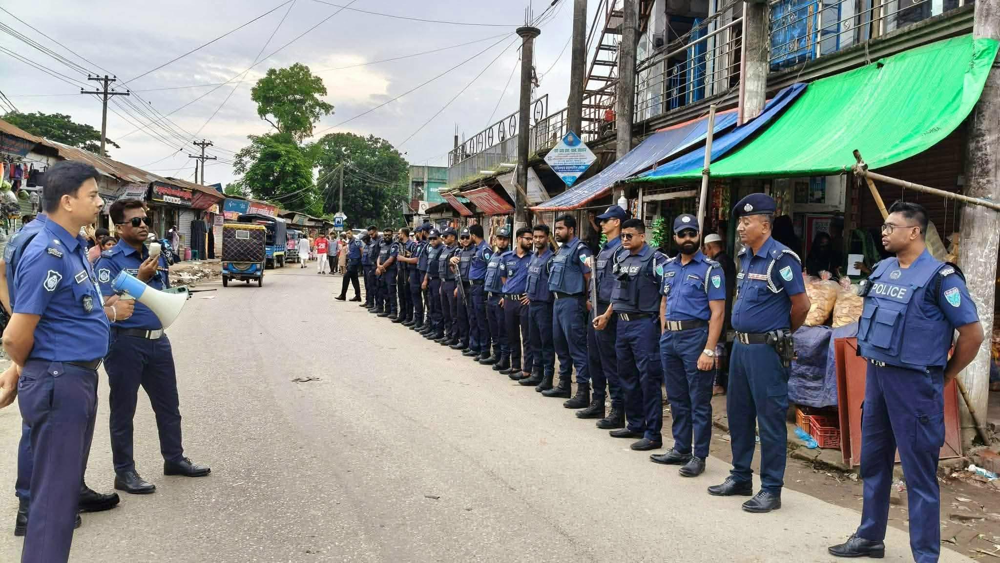 আইনশৃঙ্খলা রক্ষায় লাখাই থানা পুলিশের ফোর্স মোবিলাইজেশন ড্রিল।