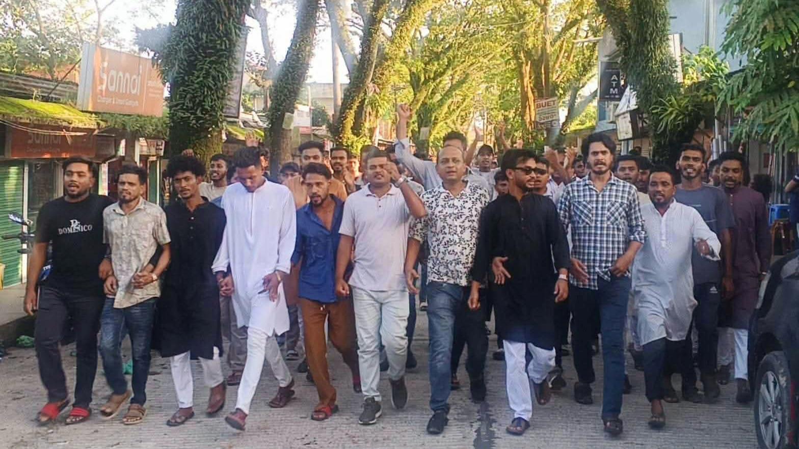 শান্তিগঞ্জে জামায়াত-শিবিরের বক্তব্যের প্রতিবাদে ছাত্রদলের বিক্ষোভ