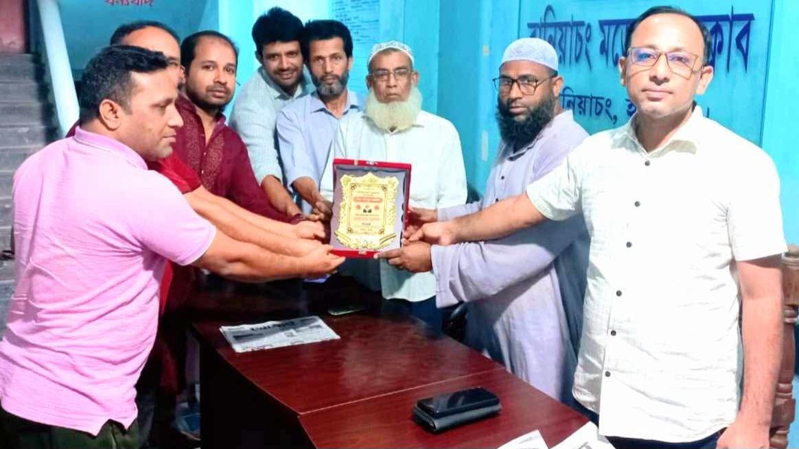 বানিয়াচং মডেল প্রেসক্লাবের সহ-সভাপতি আব্দুল মালিকের ওমরাহ গমন উপলক্ষে দোয়া মাহফিল অনুষ্ঠিত