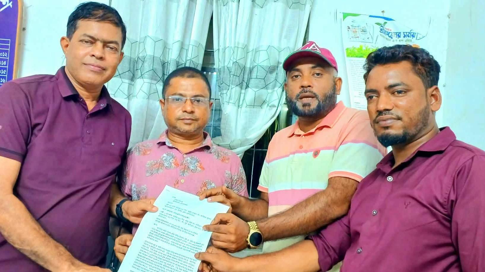 বালু নিয়ে লেখালেখির জের, শ্রীমঙ্গলে সংবাদকর্মীকে ট্রাকচাপা দেওয়ার অভিযোগ